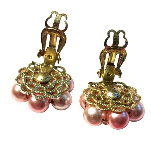 Clip on earrings pink beaded rounds clusters classic mid century vintage 1960’s - Picture 4 of 6